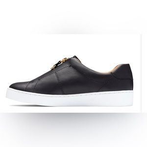 Vionic Ellis sneaker. Great condition. Worn a handful of times. Meticulous home